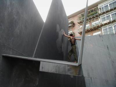 barcelona public sculpture urban climbing francesc fornells plq