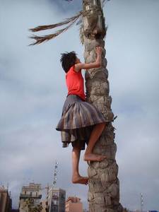 barcelona public sculpture urban climbing kayle brandon