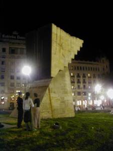 barcelona public sculpture urban climbing subirachs placa catalunya