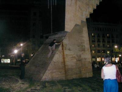 barcelona public sculpture urban climbing subirachs placa catalunya