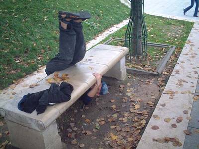 park bench urban climbing paris artist